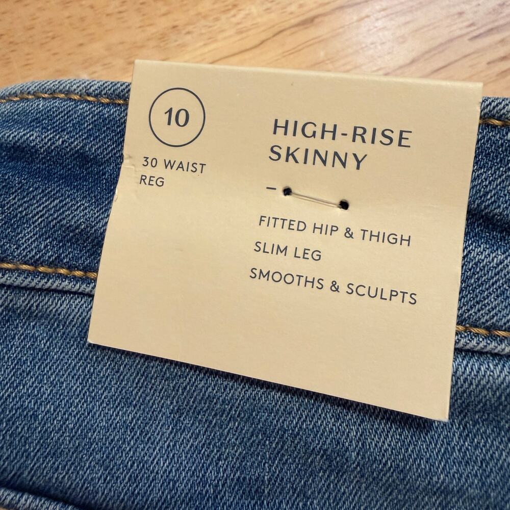 Universal Thread Women's High-Rise Patched Jeans - Size 10/30R - NWT - Picture 2 of 12